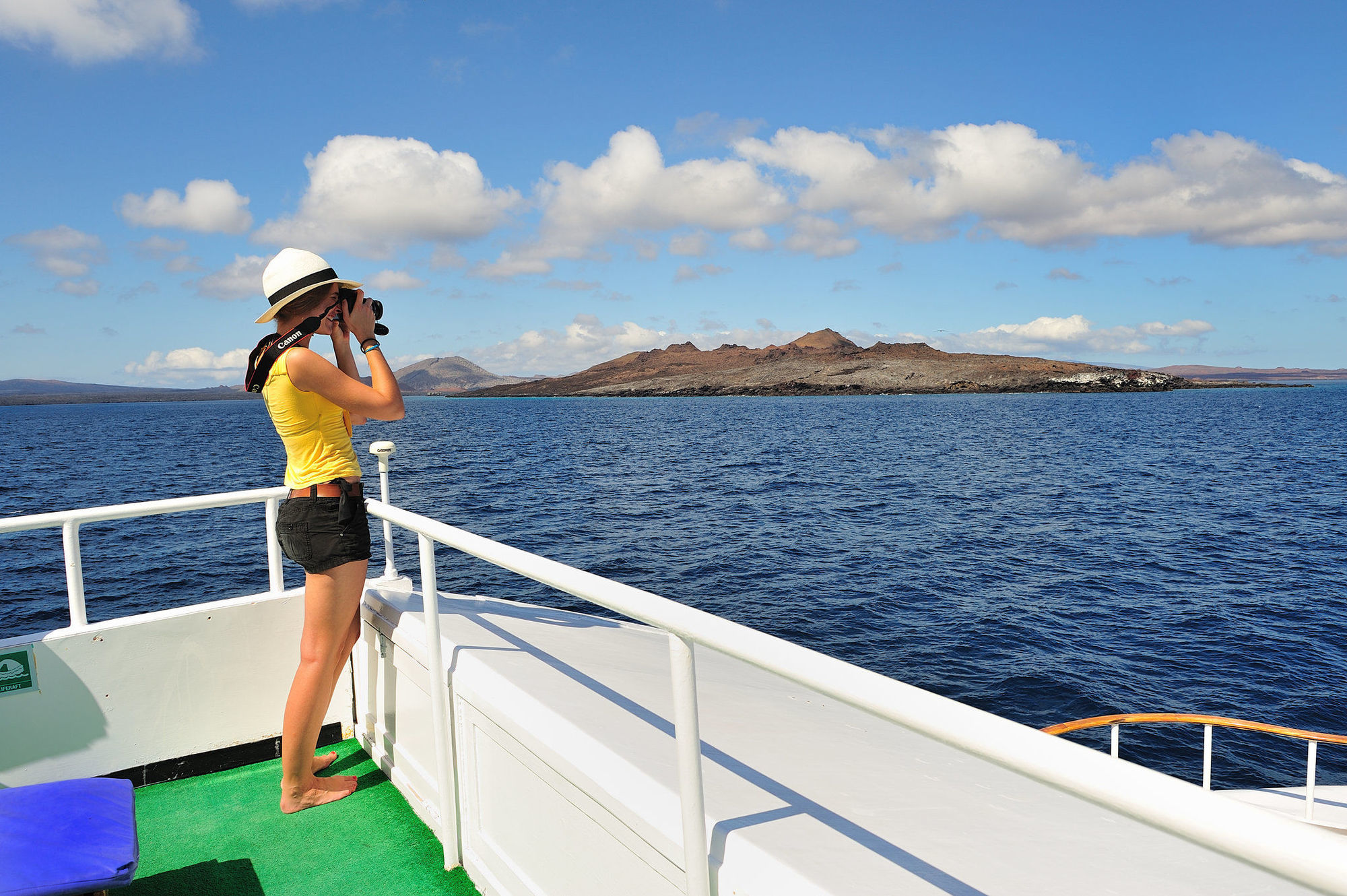 Pikaia Lodge Santa Cruz Island ภายนอก รูปภาพ