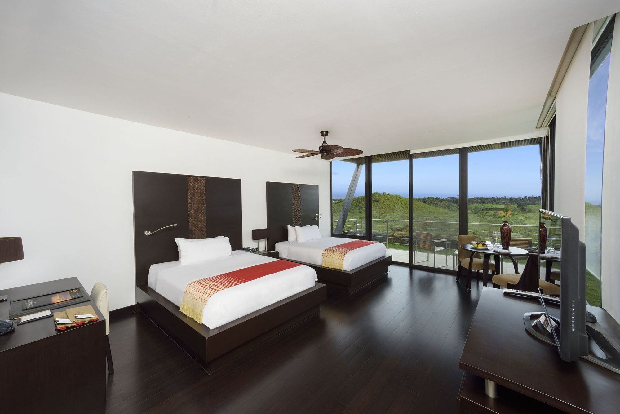 Pikaia Lodge Santa Cruz Island ภายนอก รูปภาพ